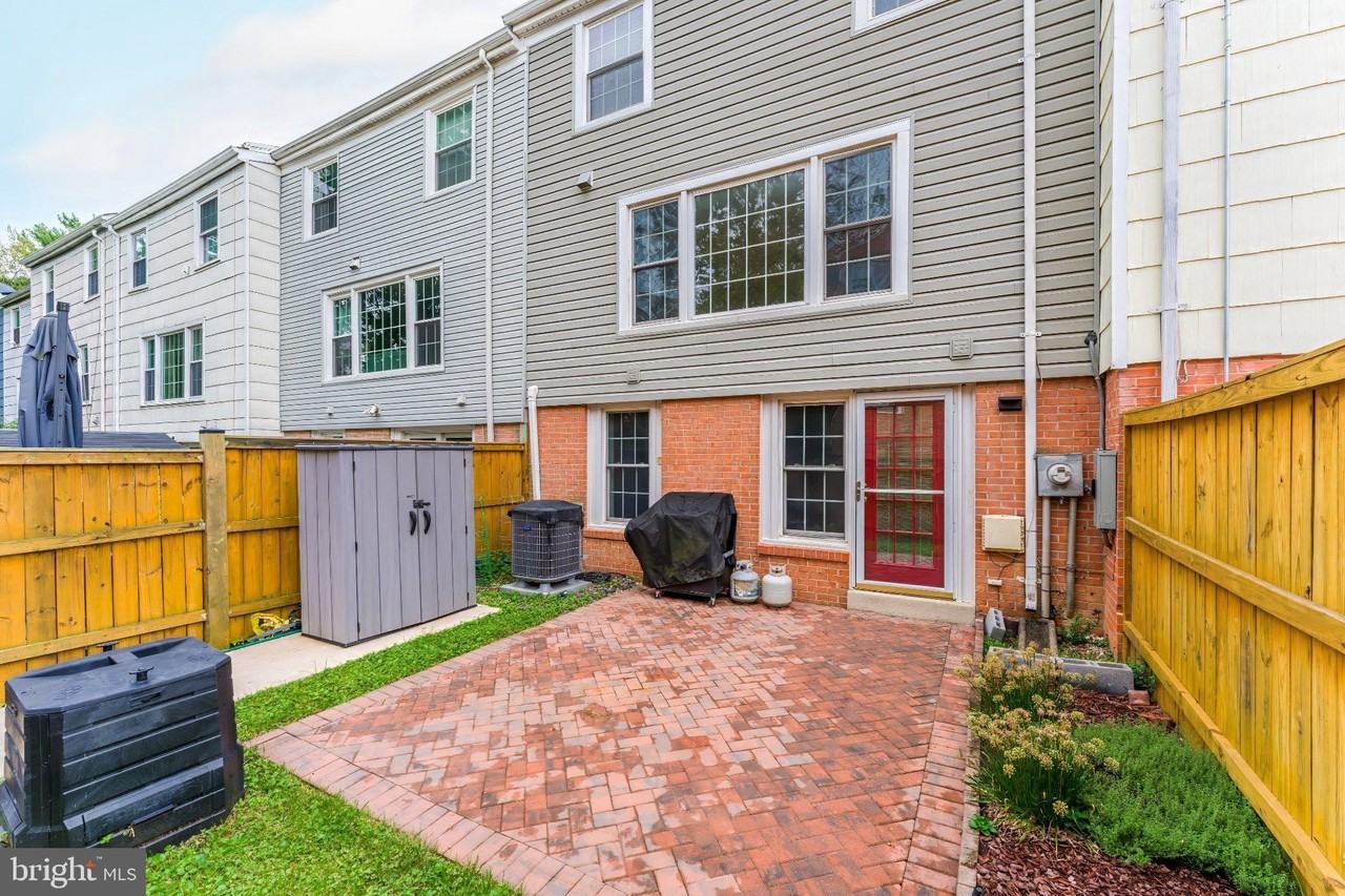 8105 Oaklake Ct - Photo 4 of 50