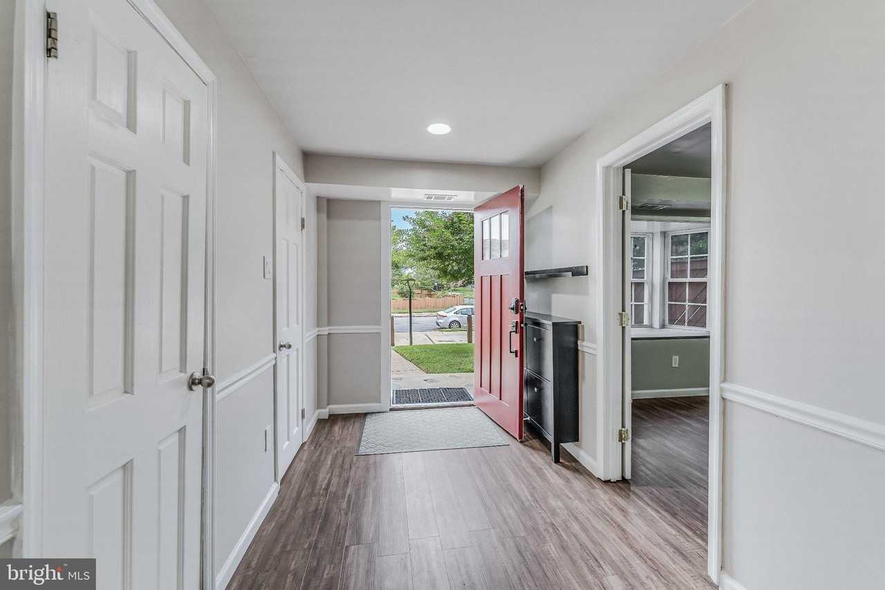 8105 Oaklake Ct - Photo 6 of 50