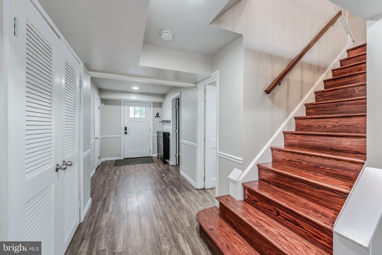 8105 Oaklake Ct - Photo 7 of 50