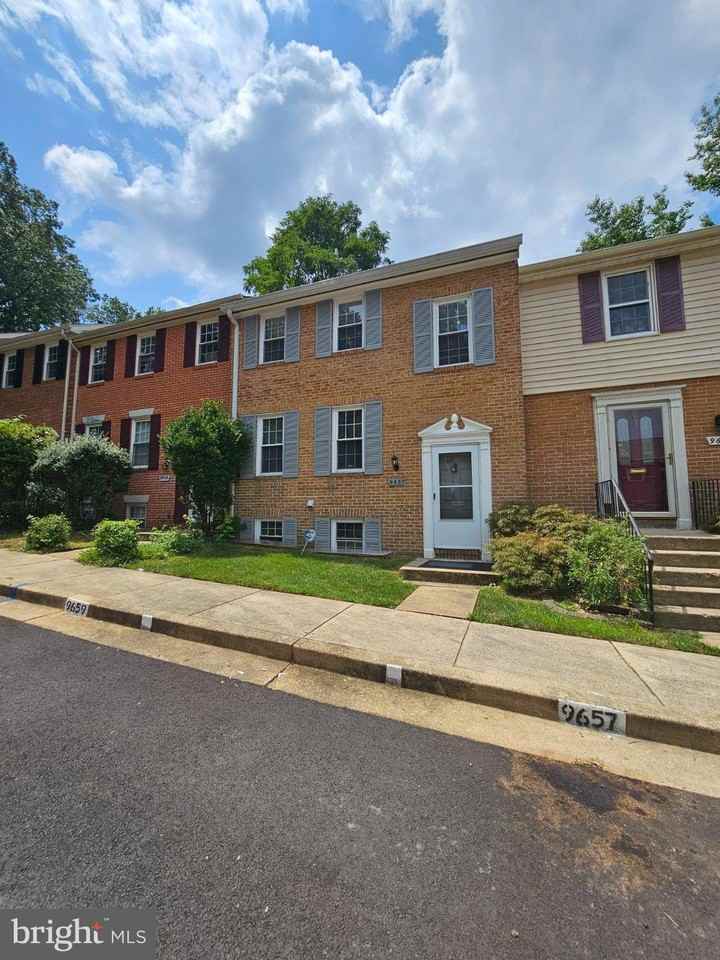 9657 Lindenbrook St - Photo 2 of 41