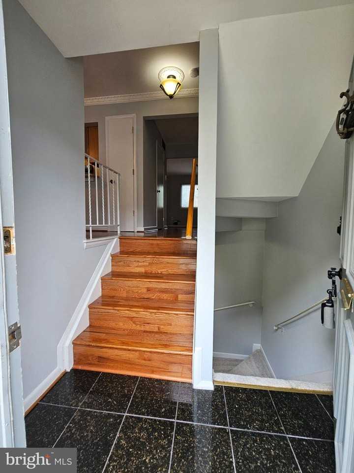 9657 Lindenbrook St - Photo 3 of 41