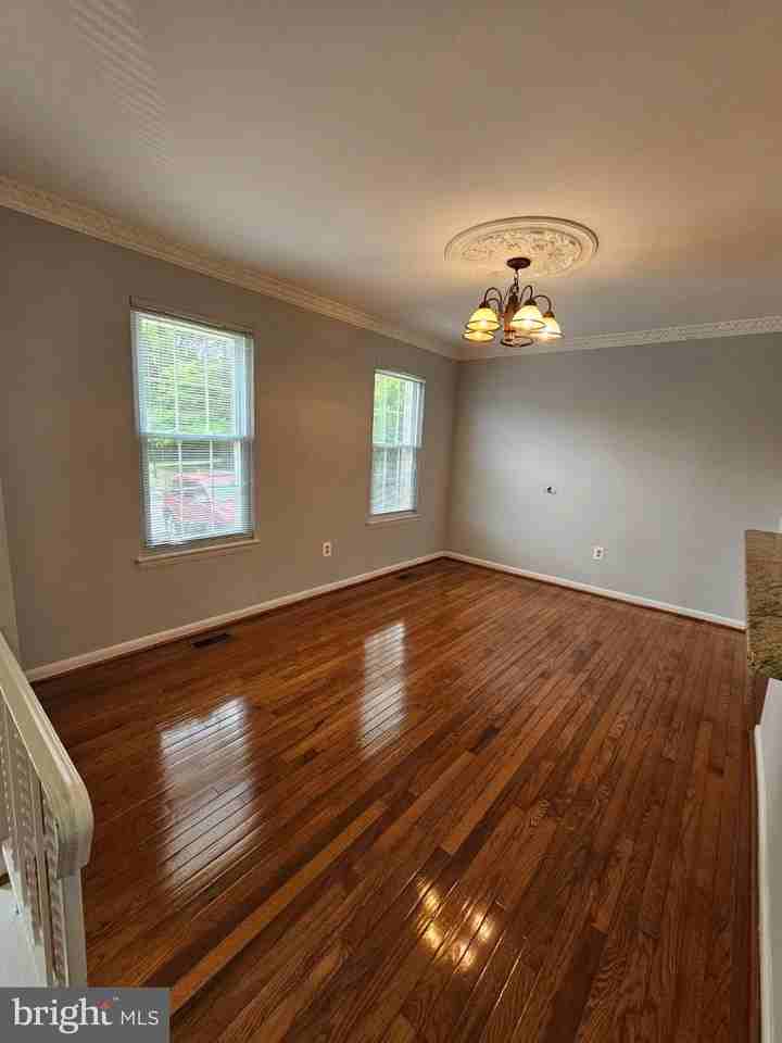 9657 Lindenbrook St - Photo 5 of 41