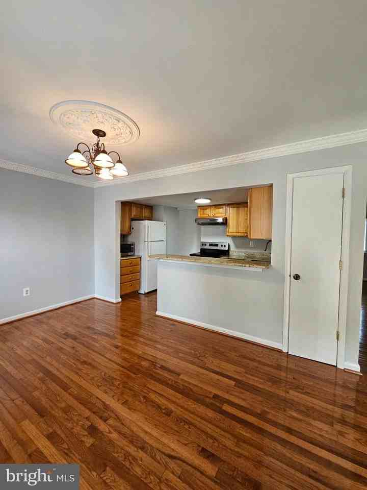 9657 Lindenbrook St - Photo 6 of 41