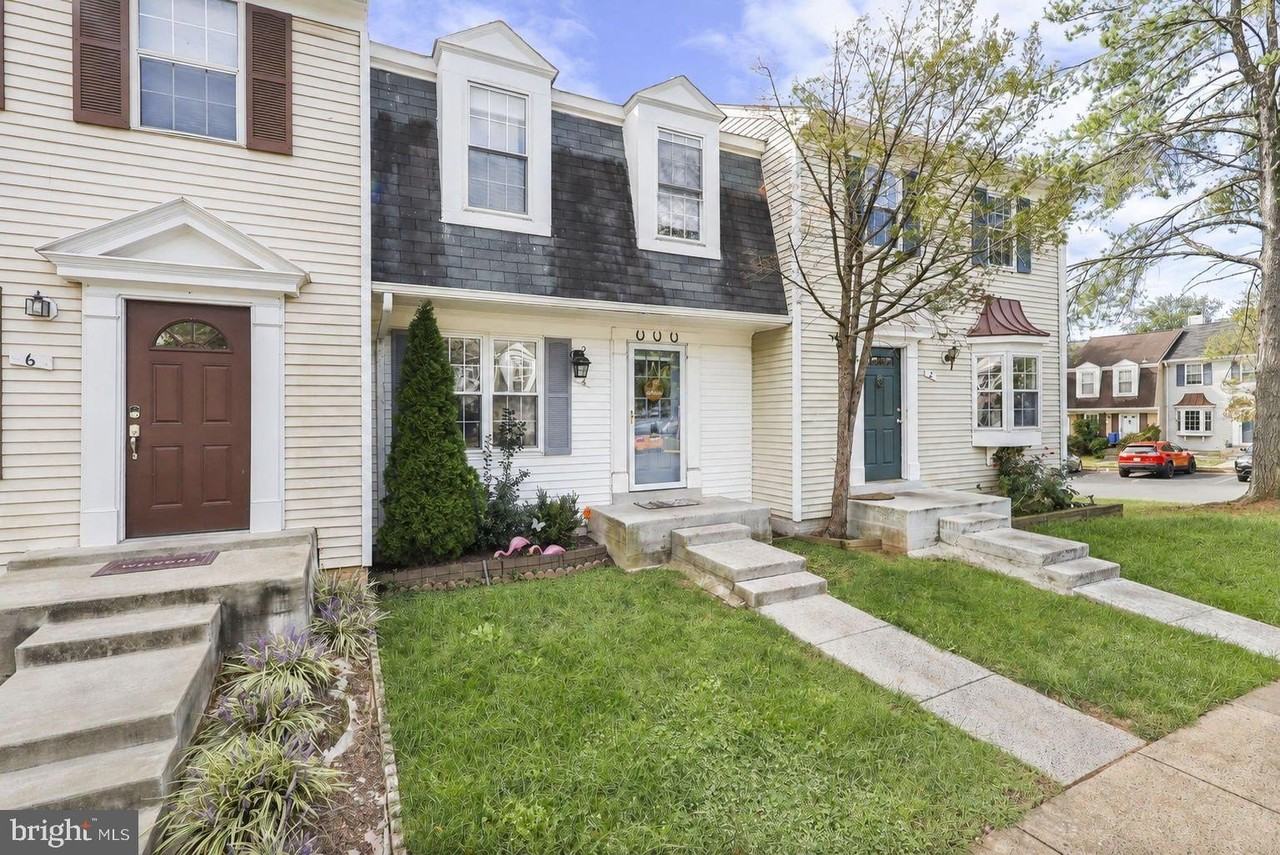 4 Mosbey Ct - Photo 3 of 24
