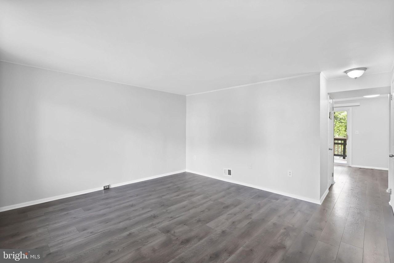 4 Mosbey Ct - Photo 4 of 24