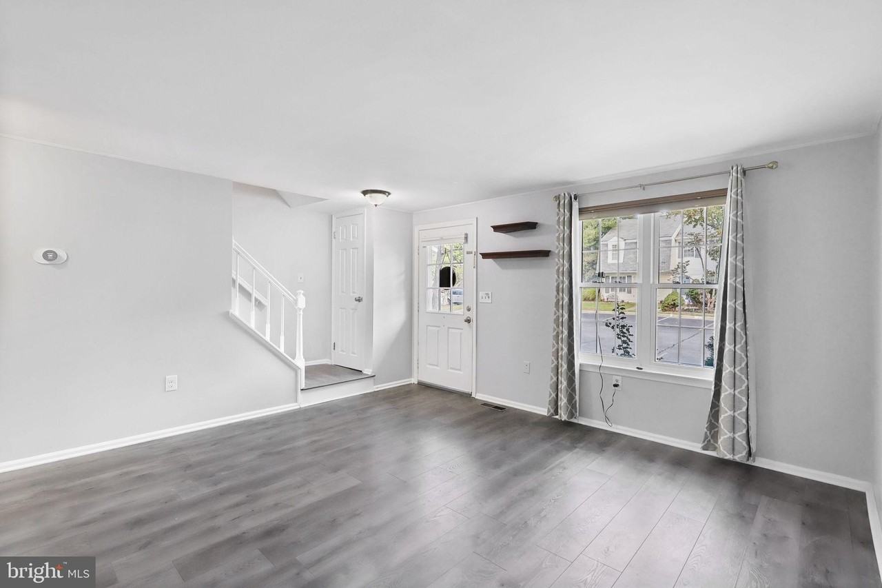 4 Mosbey Ct - Photo 5 of 24