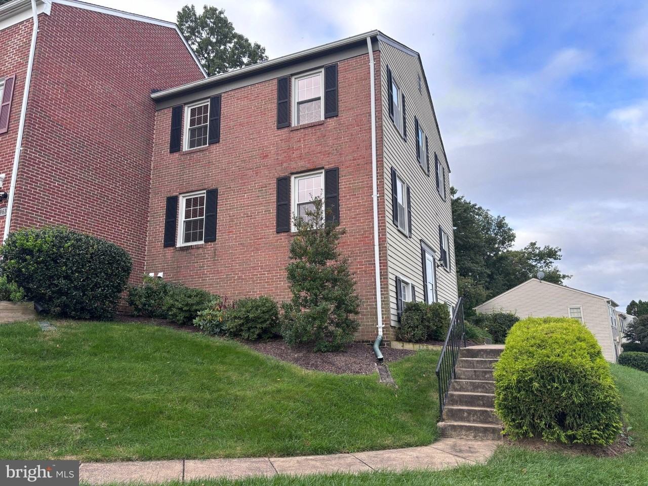 961 Holborn Ct - Photo 2 of 25