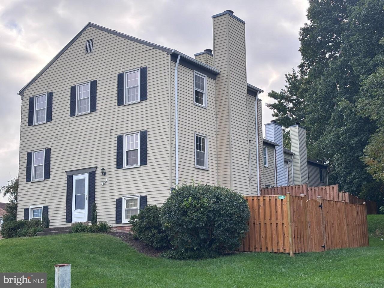 961 Holborn Ct - Photo 3 of 25