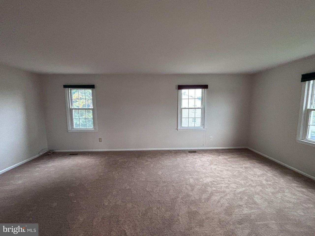 961 Holborn Ct - Photo 4 of 25