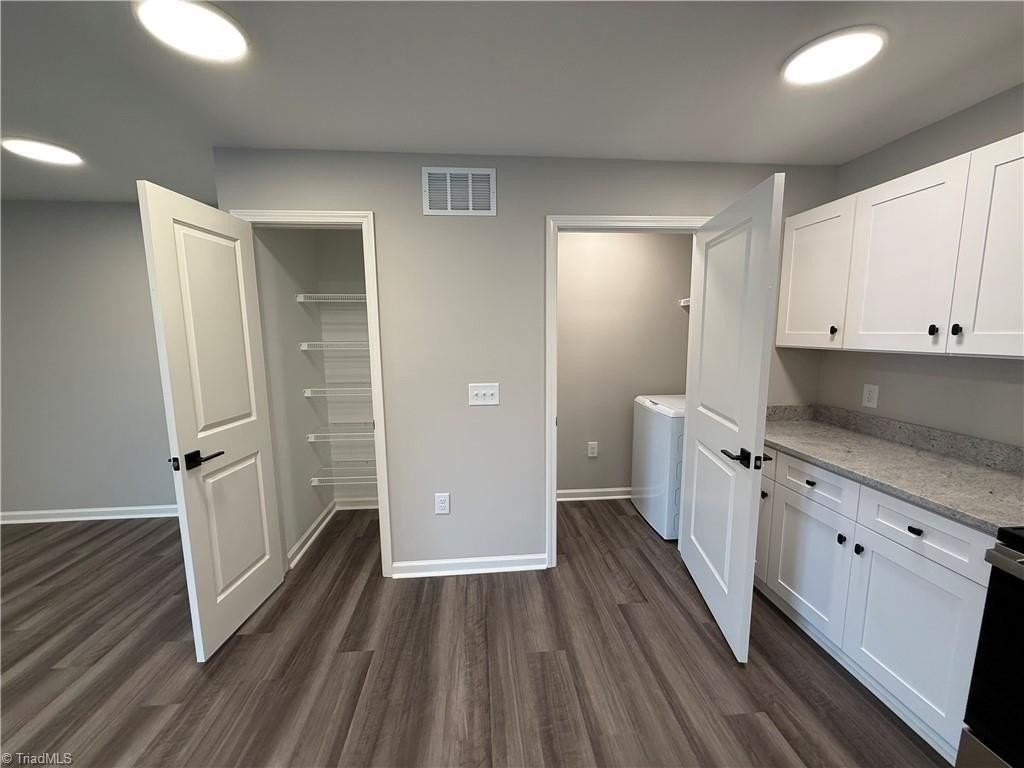 7085 Hanesbrook Cir - Photo 4 of 14