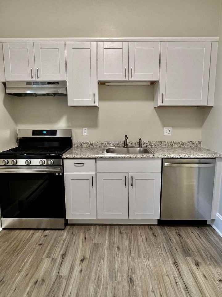 329 N Pine St #A - Photo 2 of 9