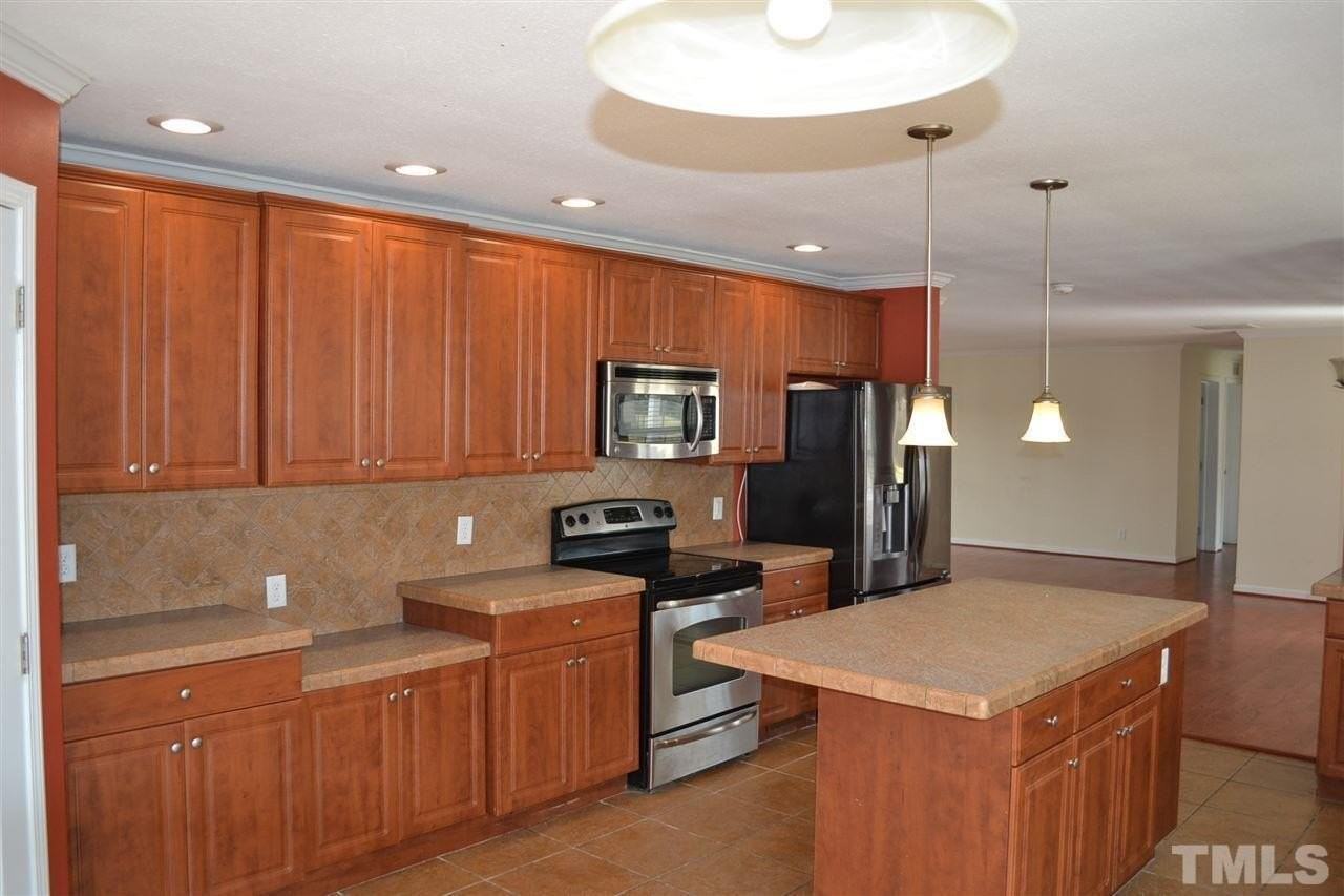 1182 Fairlane Rd - Photo 3 of 11