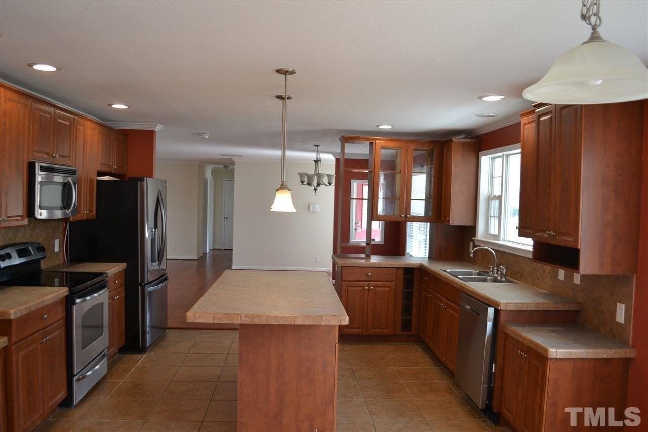 1182 Fairlane Rd - Photo 4 of 11