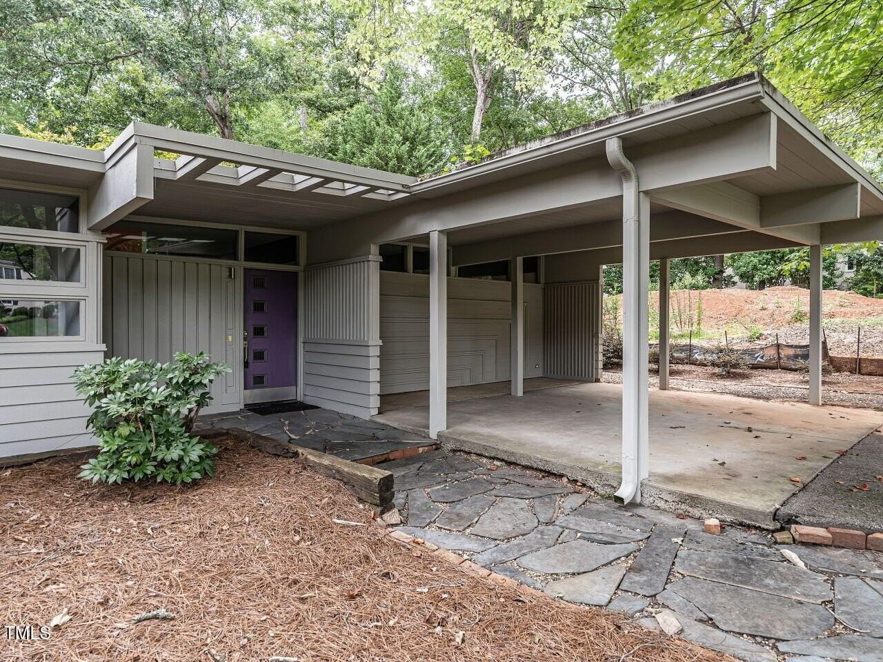 511 Transylvania Ave - Photo 4 of 39
