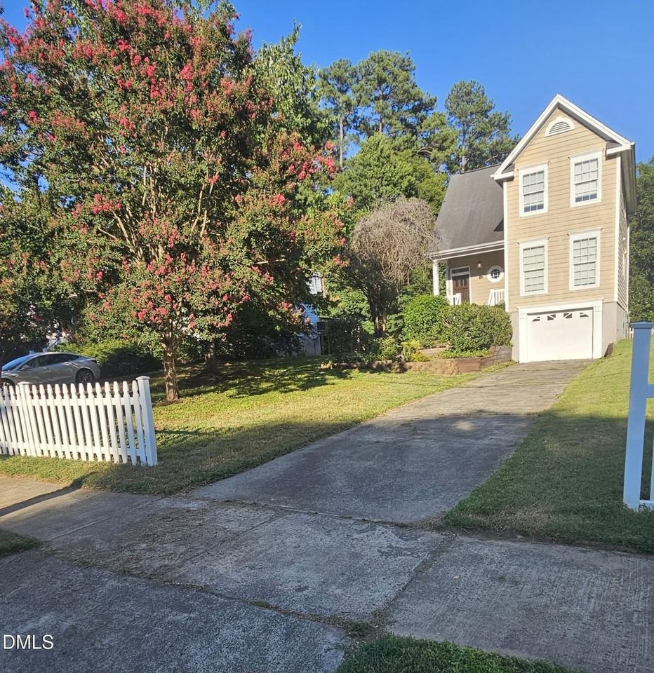 2132 Bellaire Ave - Photo 2 of 33