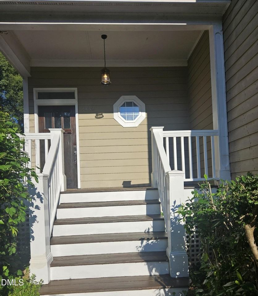2132 Bellaire Ave - Photo 3 of 33