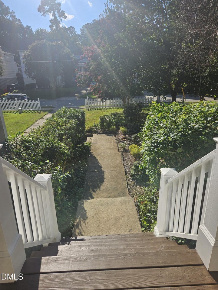 2132 Bellaire Ave - Photo 4 of 33