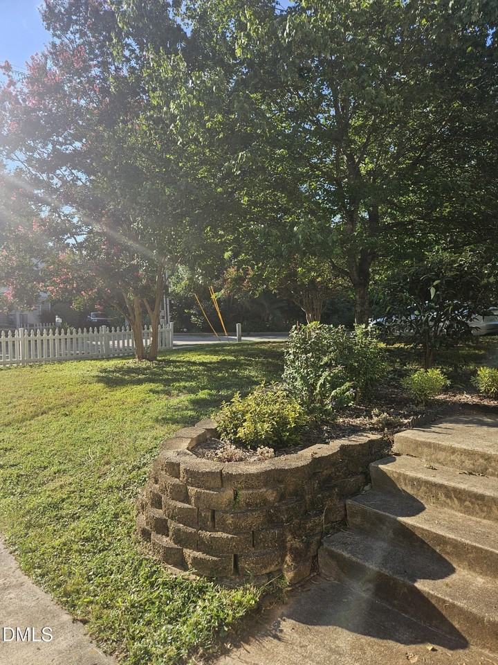 2132 Bellaire Ave - Photo 5 of 33