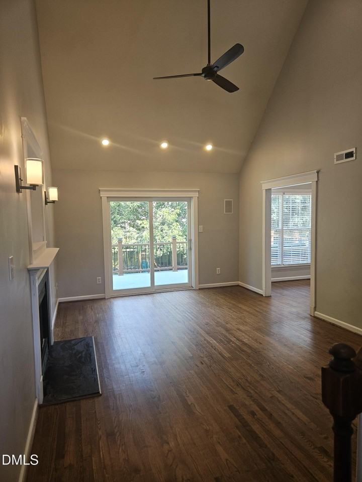 2132 Bellaire Ave - Photo 6 of 33