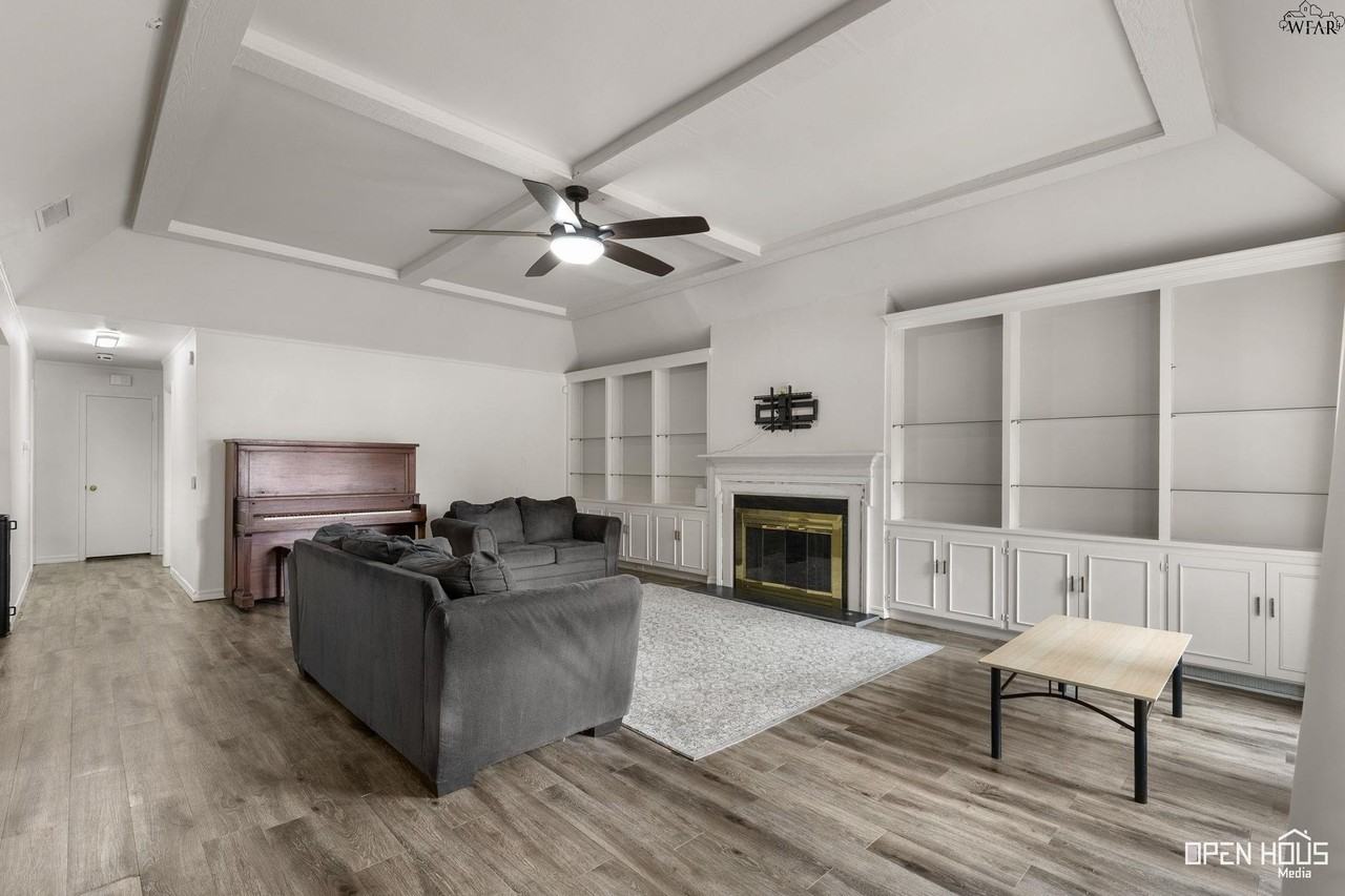 2414 Lou Ln - Photo 4 of 32