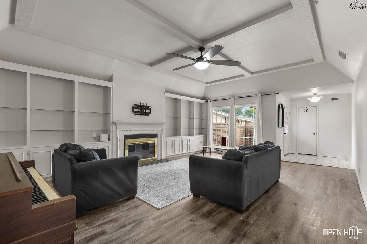 2414 Lou Ln - Photo 5 of 32
