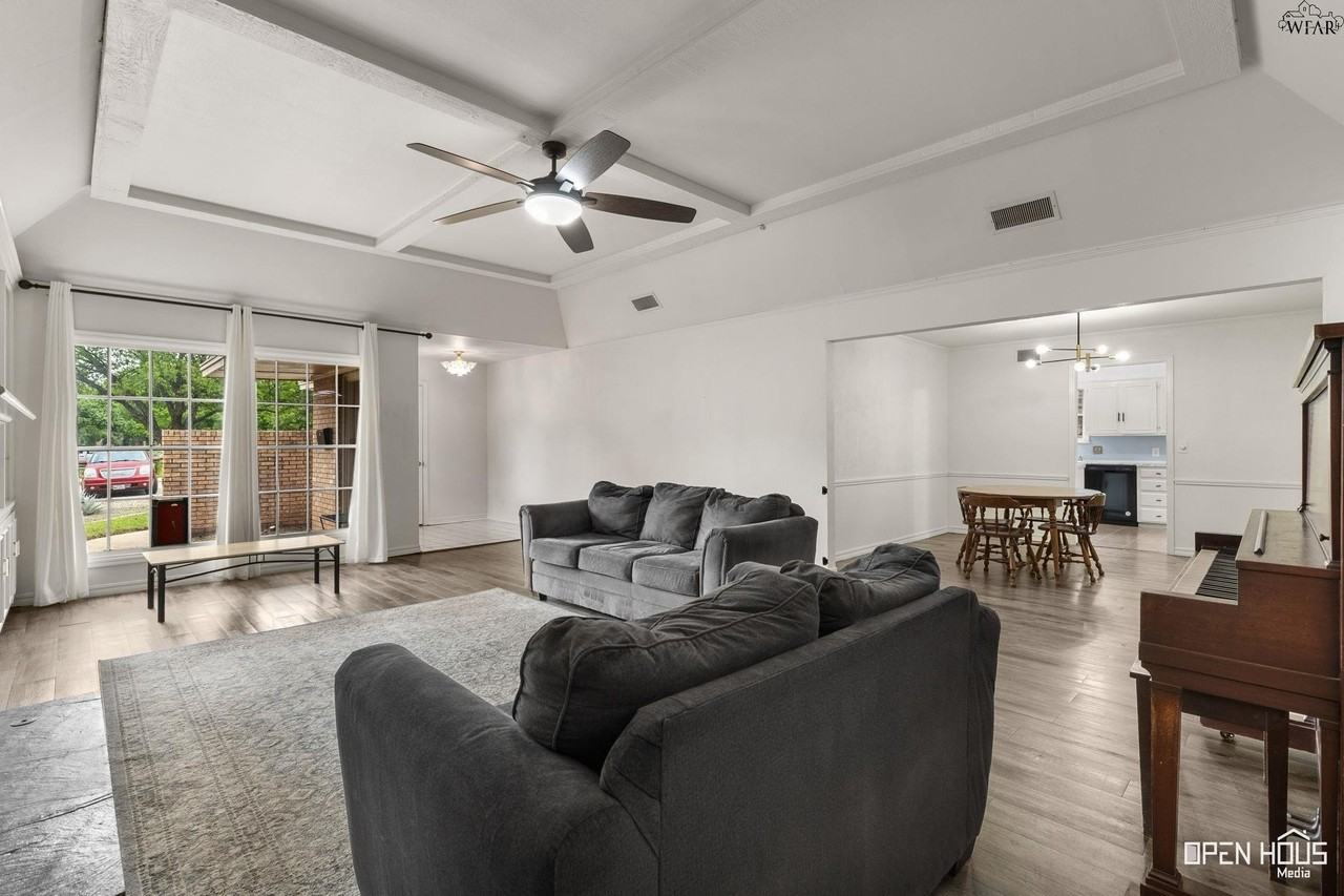 2414 Lou Ln - Photo 6 of 32