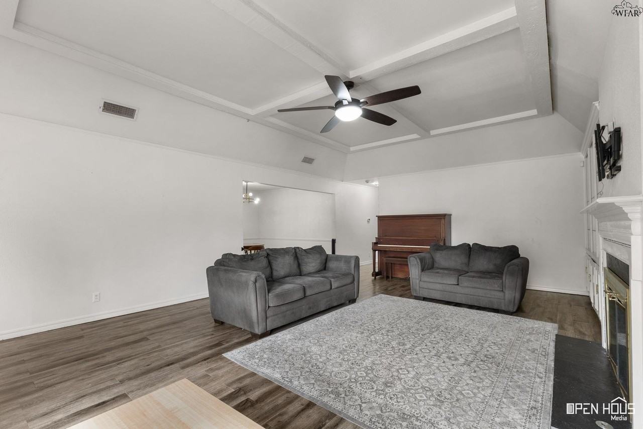 2414 Lou Ln - Photo 7 of 32