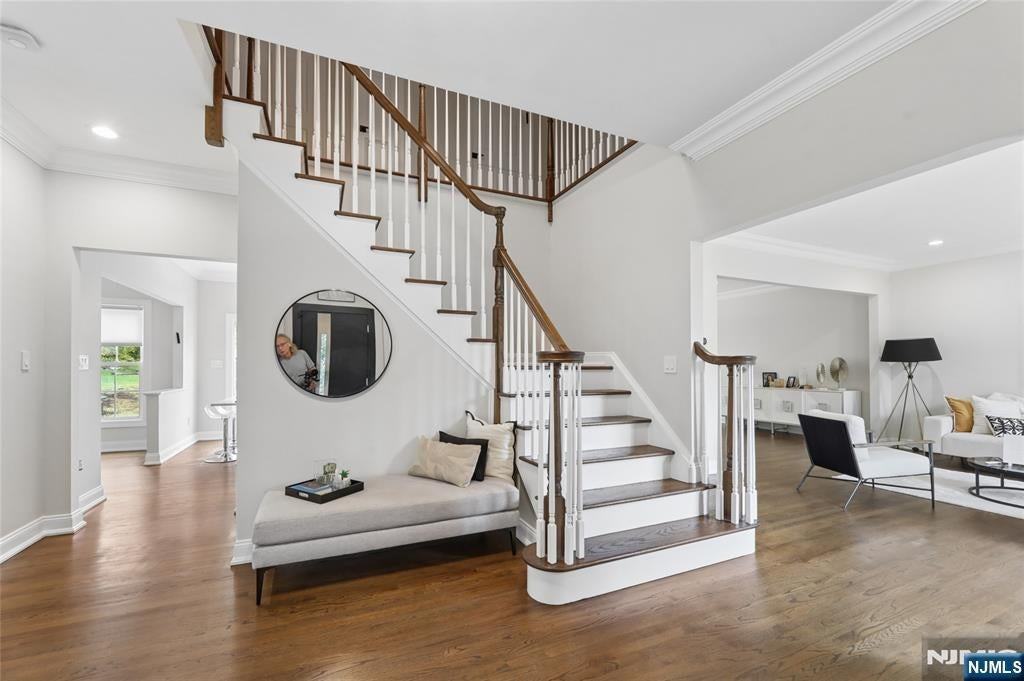 560 Van Emburgh Ave - Photo 2 of 43
