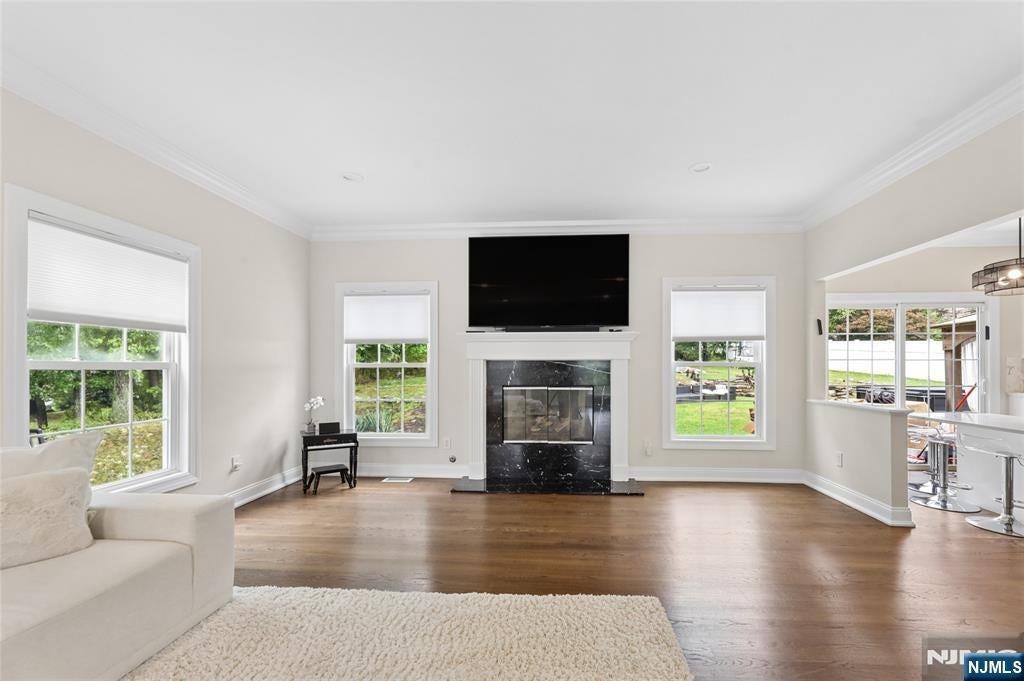 560 Van Emburgh Ave - Photo 6 of 43