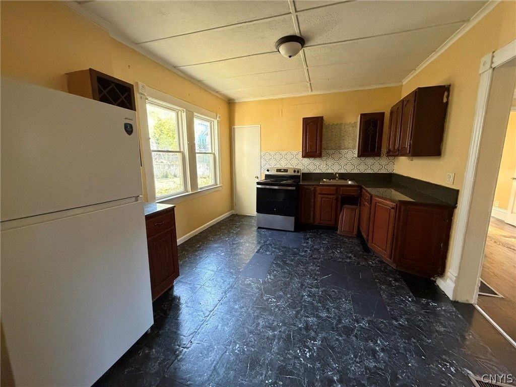 133 Delong Ave - Photo 3 of 7