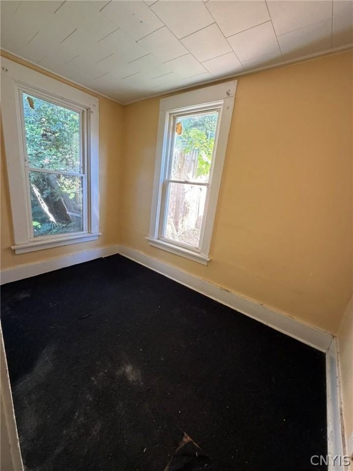 133 Delong Ave - Photo 4 of 7