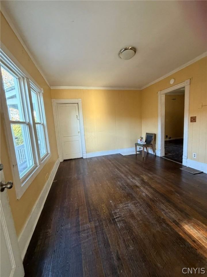 133 Delong Ave - Photo 5 of 7