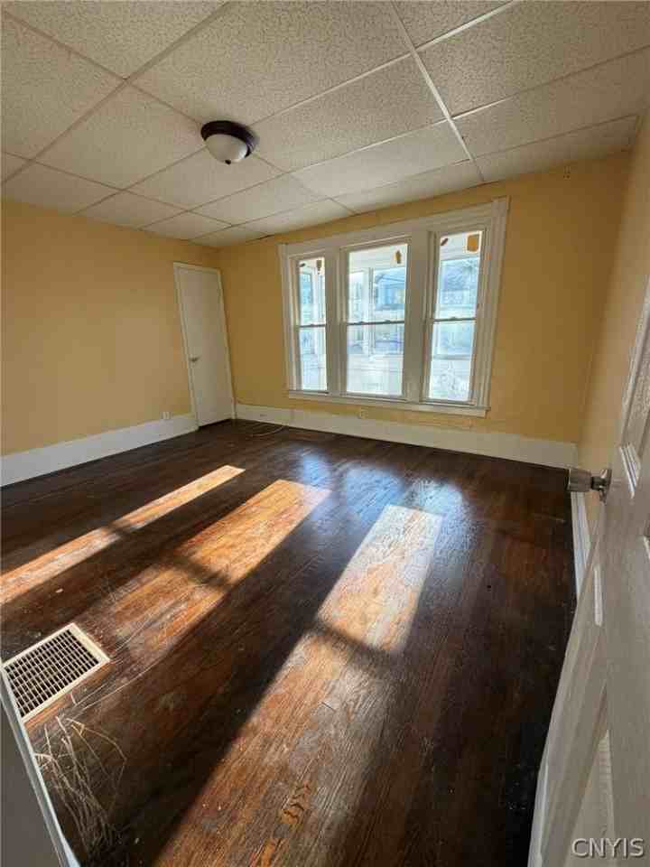 133 Delong Ave - Photo 6 of 7