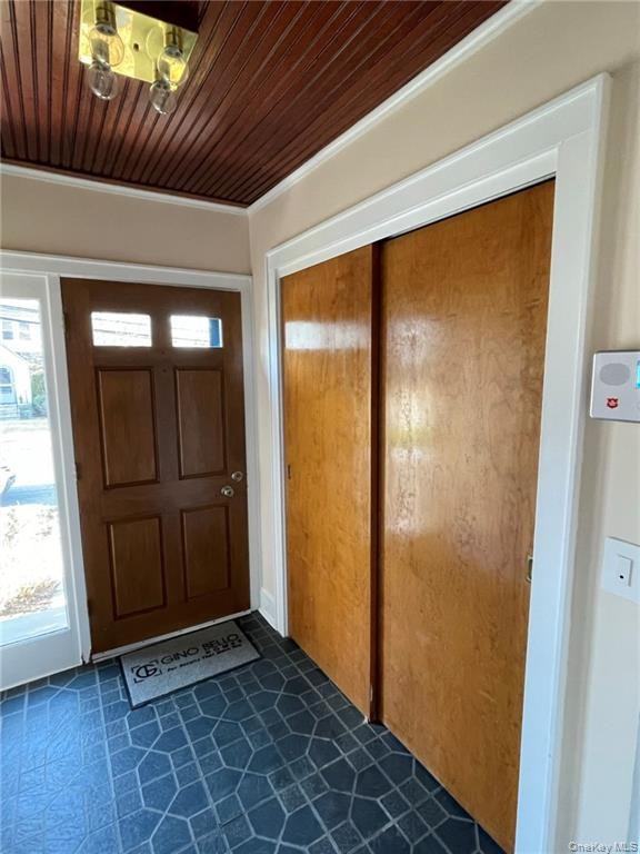 39 Archer Ave - Photo 2 of 19