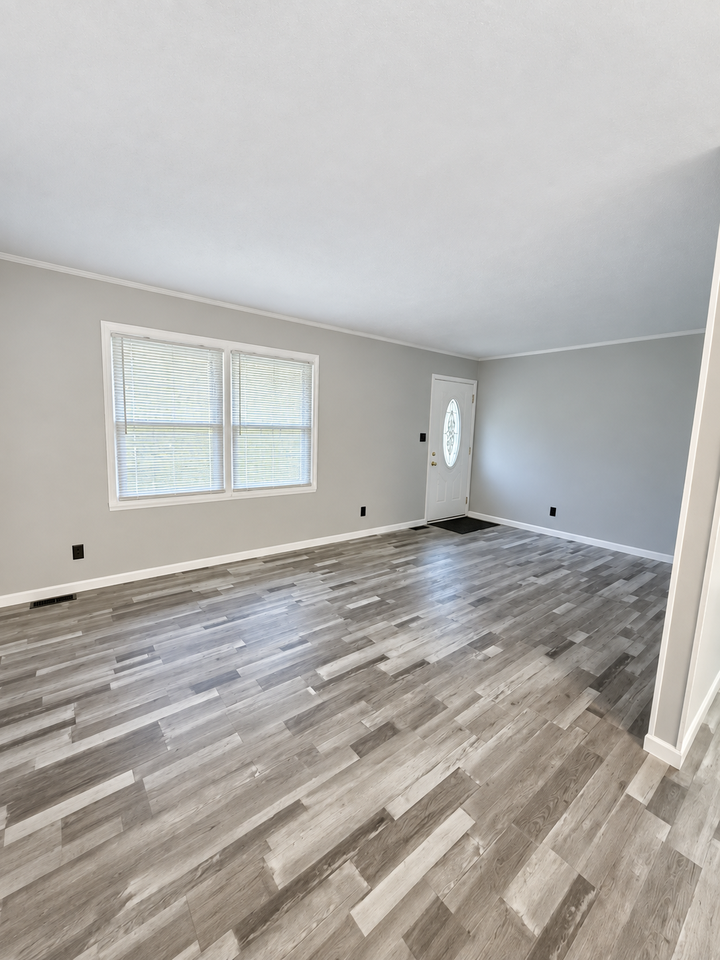 220 Sunnybrook St - Photo 3 of 5