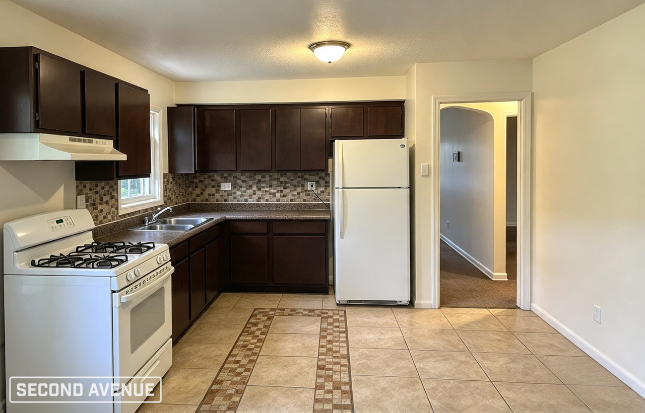 12539 S Stewart Ave - Photo 3 of 11