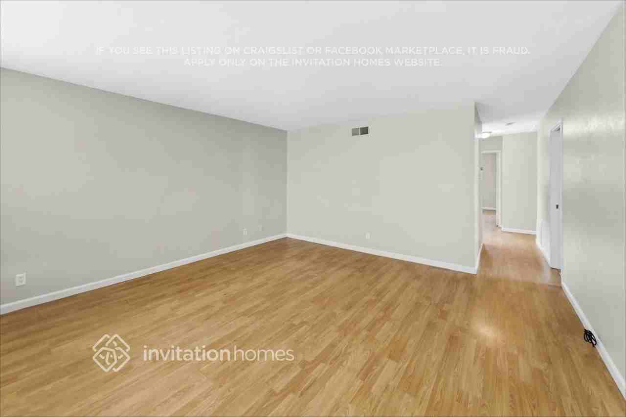 284 Yosemite Dr - Photo 4 of 18