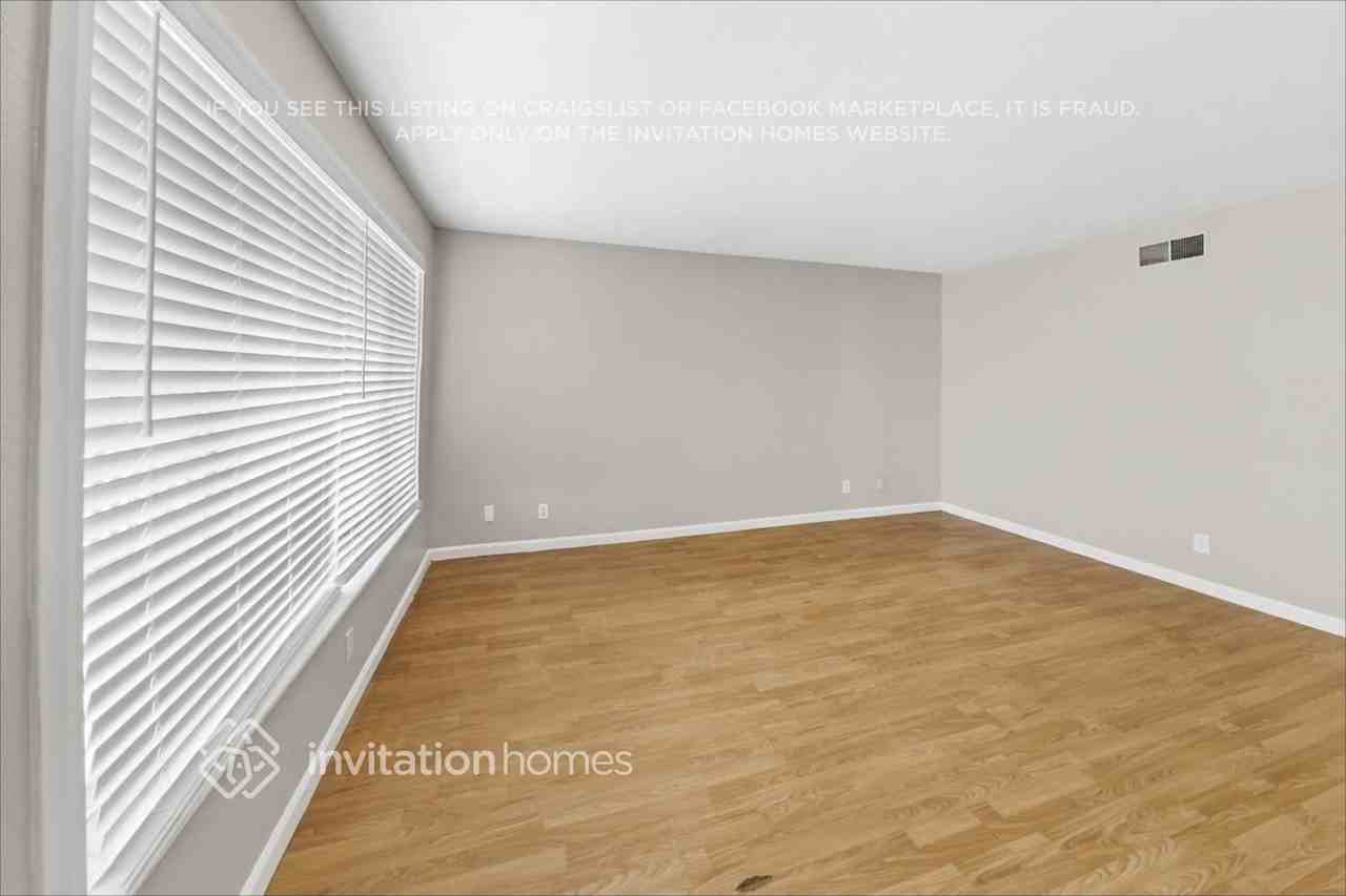 284 Yosemite Dr - Photo 5 of 18