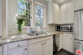 1360 N Crescent Heights Blvd #1B - Photo 7 of 8