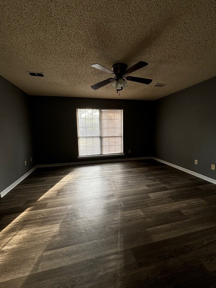 112 Wayfair Ln - Photo 7 of 11