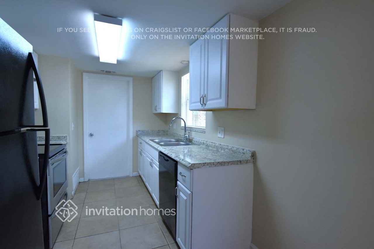 2744 Corbusier Dr - Photo 6 of 16