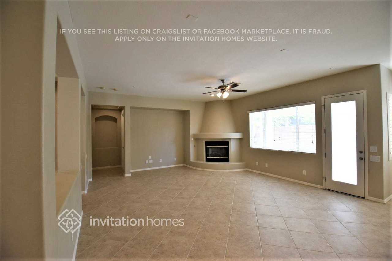 2867 Donegal St - Photo 4 of 28