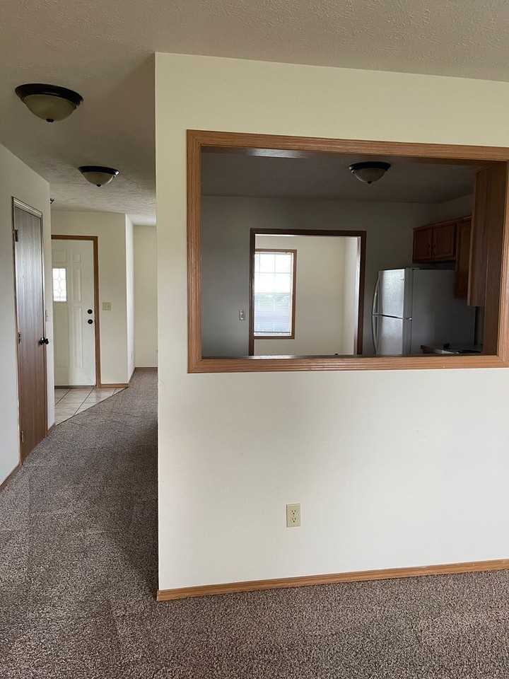 1284 S Pinhook Dr - Photo 3 of 8