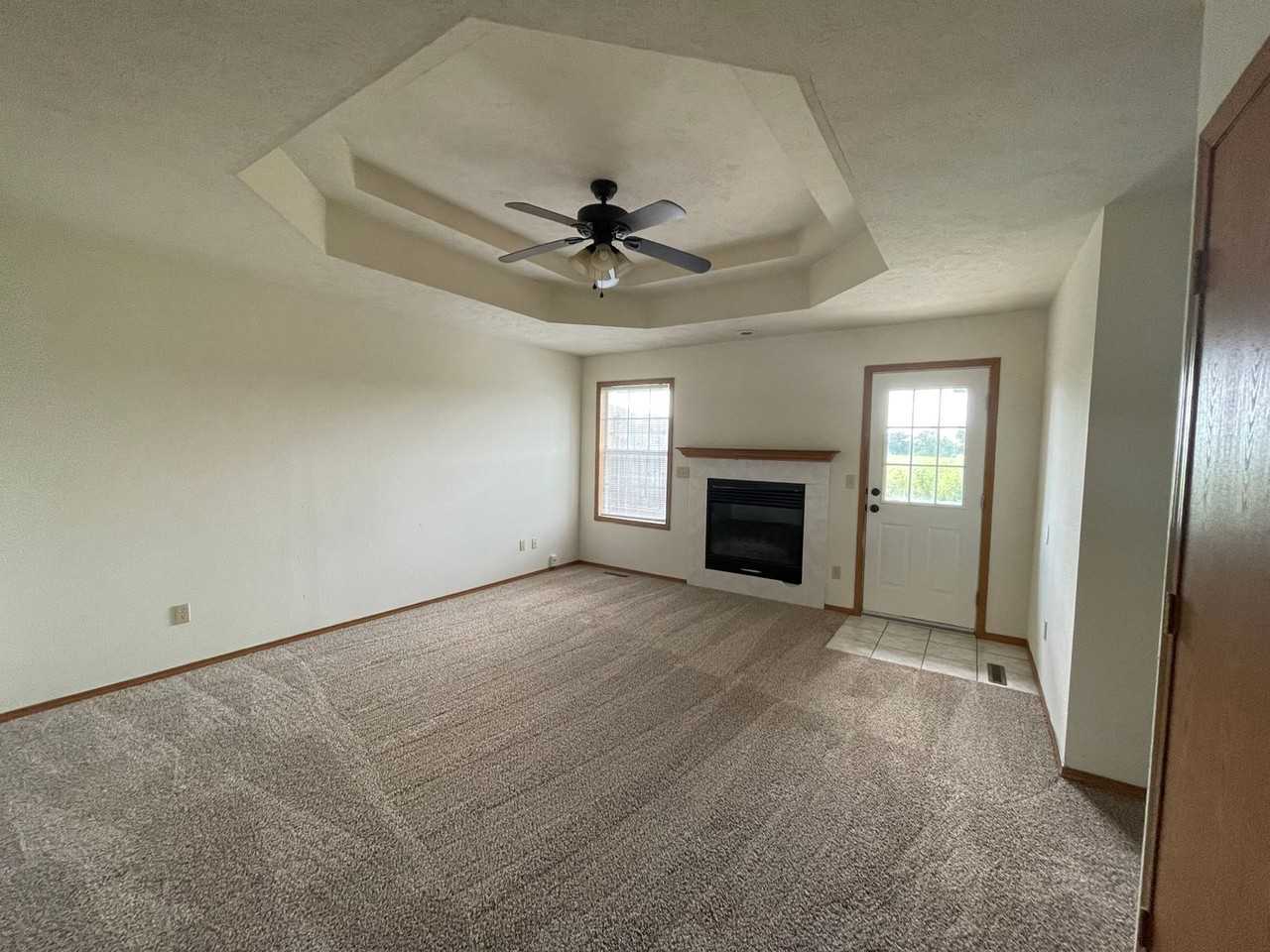 1284 S Pinhook Dr - Photo 4 of 8