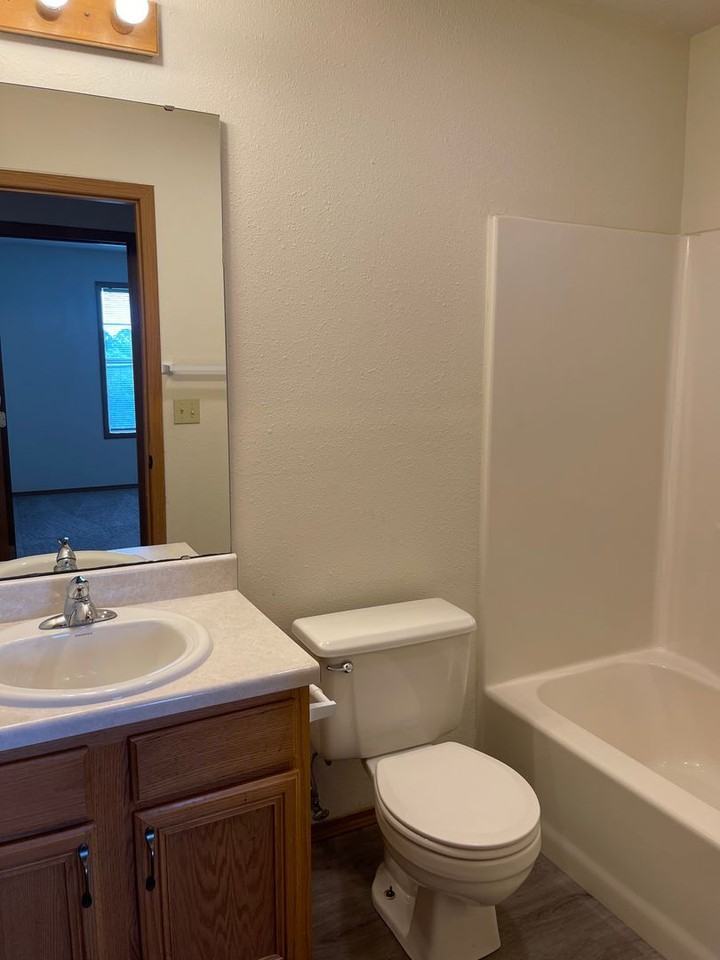 1284 S Pinhook Dr - Photo 5 of 8