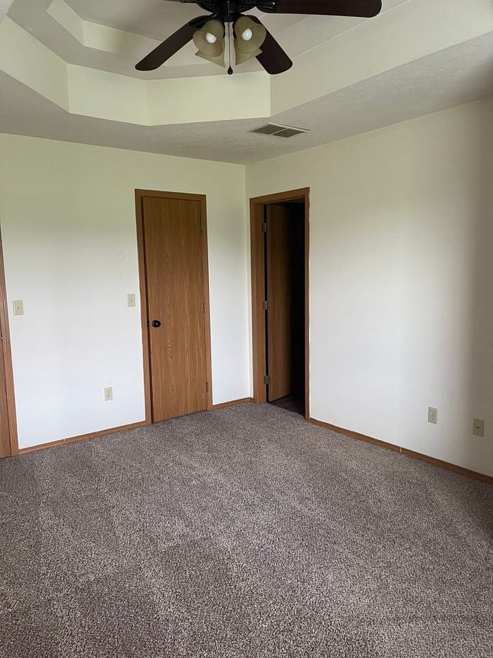 1284 S Pinhook Dr - Photo 6 of 8