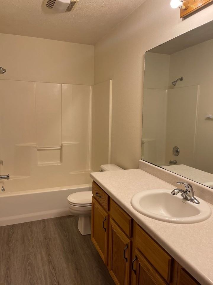 1284 S Pinhook Dr - Photo 7 of 8