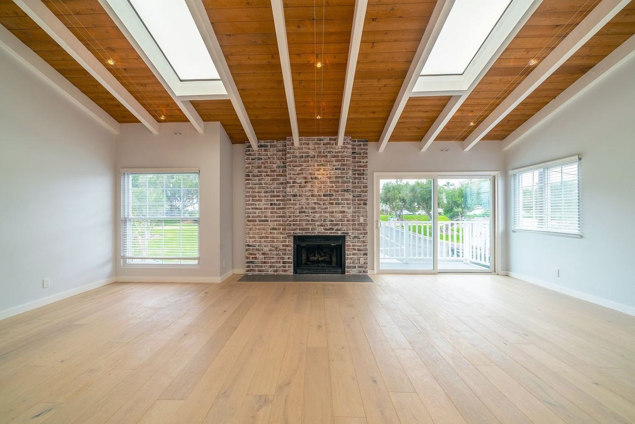 613 N Valley Dr - Photo 3 of 35