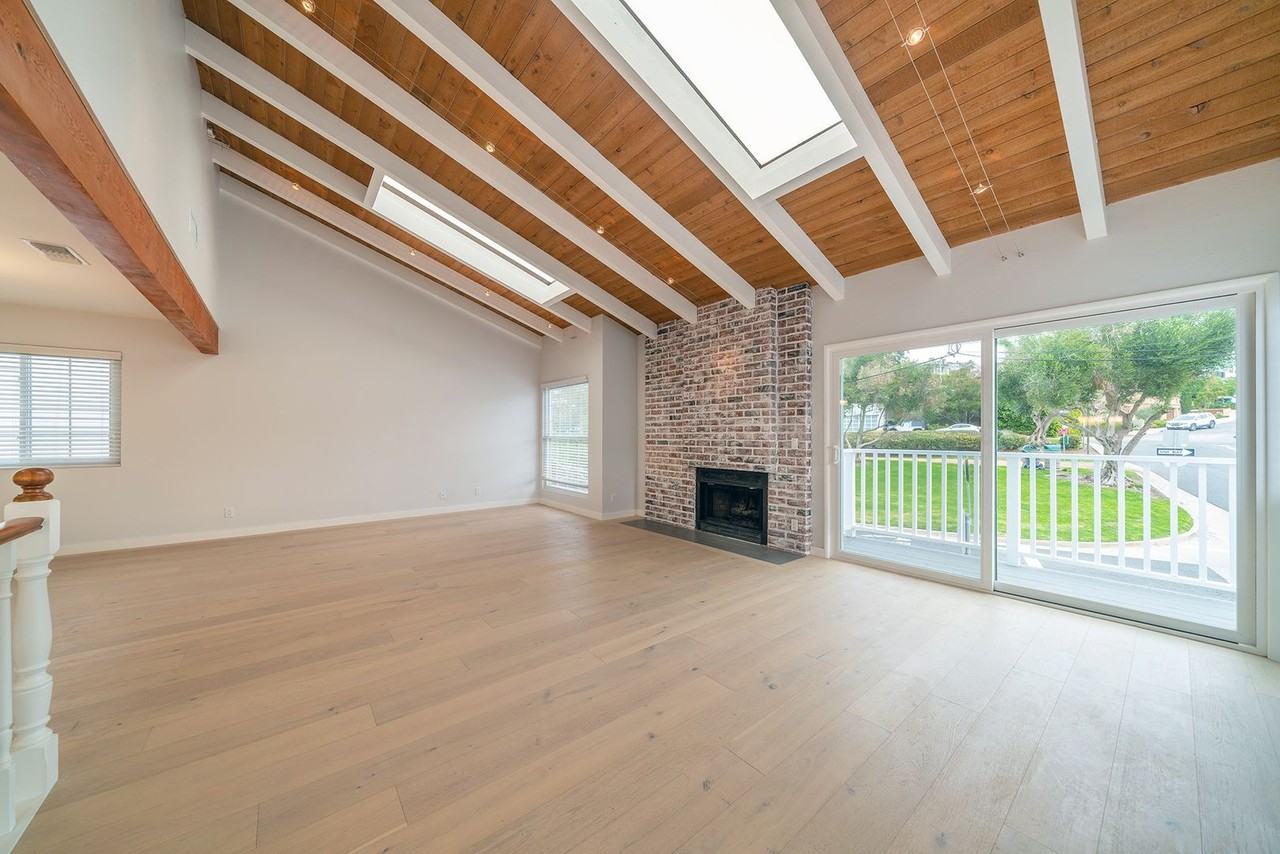 613 N Valley Dr - Photo 4 of 35