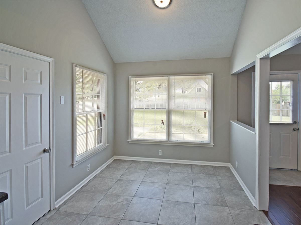 2826 Lanthorn Dr - Photo 6 of 18